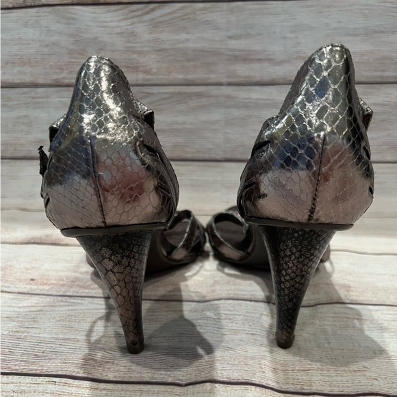 Kenneth Cole Reaction Know How Hot Silver Heel Shoes Size 10 - Picture 5 of 7